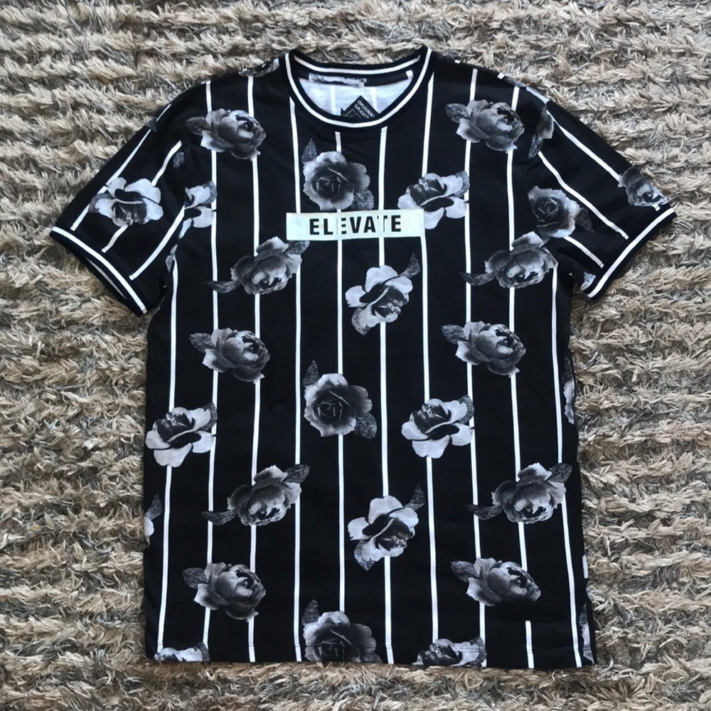 Unisex Original Gravity 100% Cotton T-Shirt with Black Roses Pattern, Size L